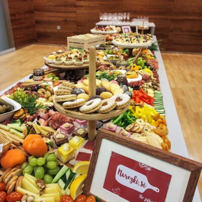 Narezek na meter (grazing table)
